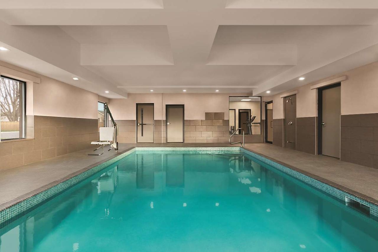 Country Inn & Suites By Radisson, Belleville, On Экстерьер фото