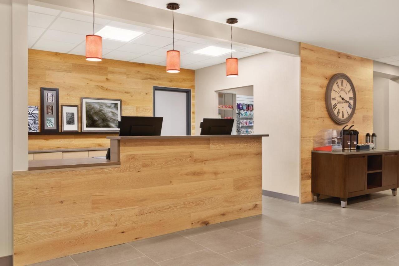 Country Inn & Suites By Radisson, Belleville, On Экстерьер фото