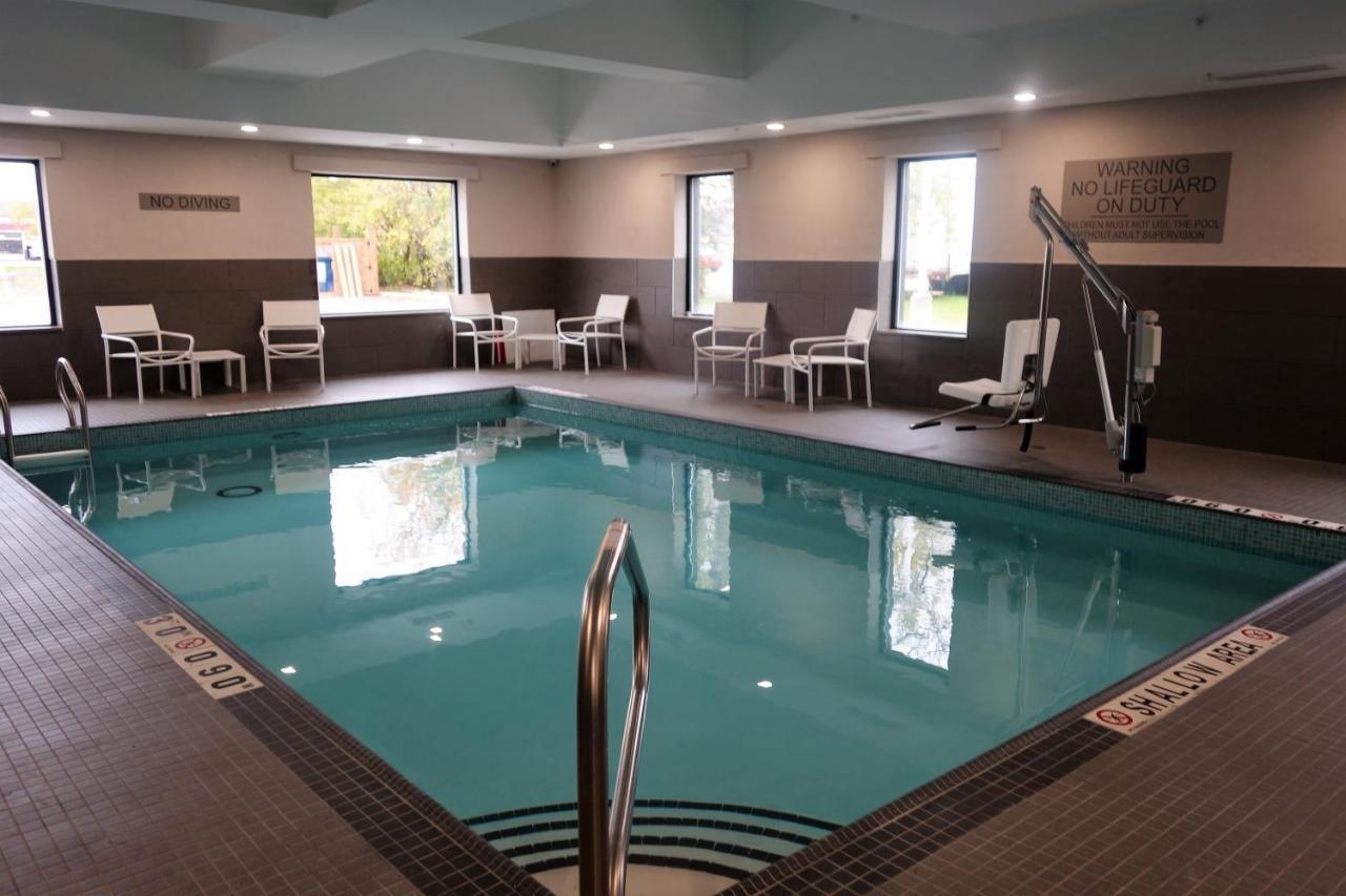 Country Inn & Suites By Radisson, Belleville, On Экстерьер фото
