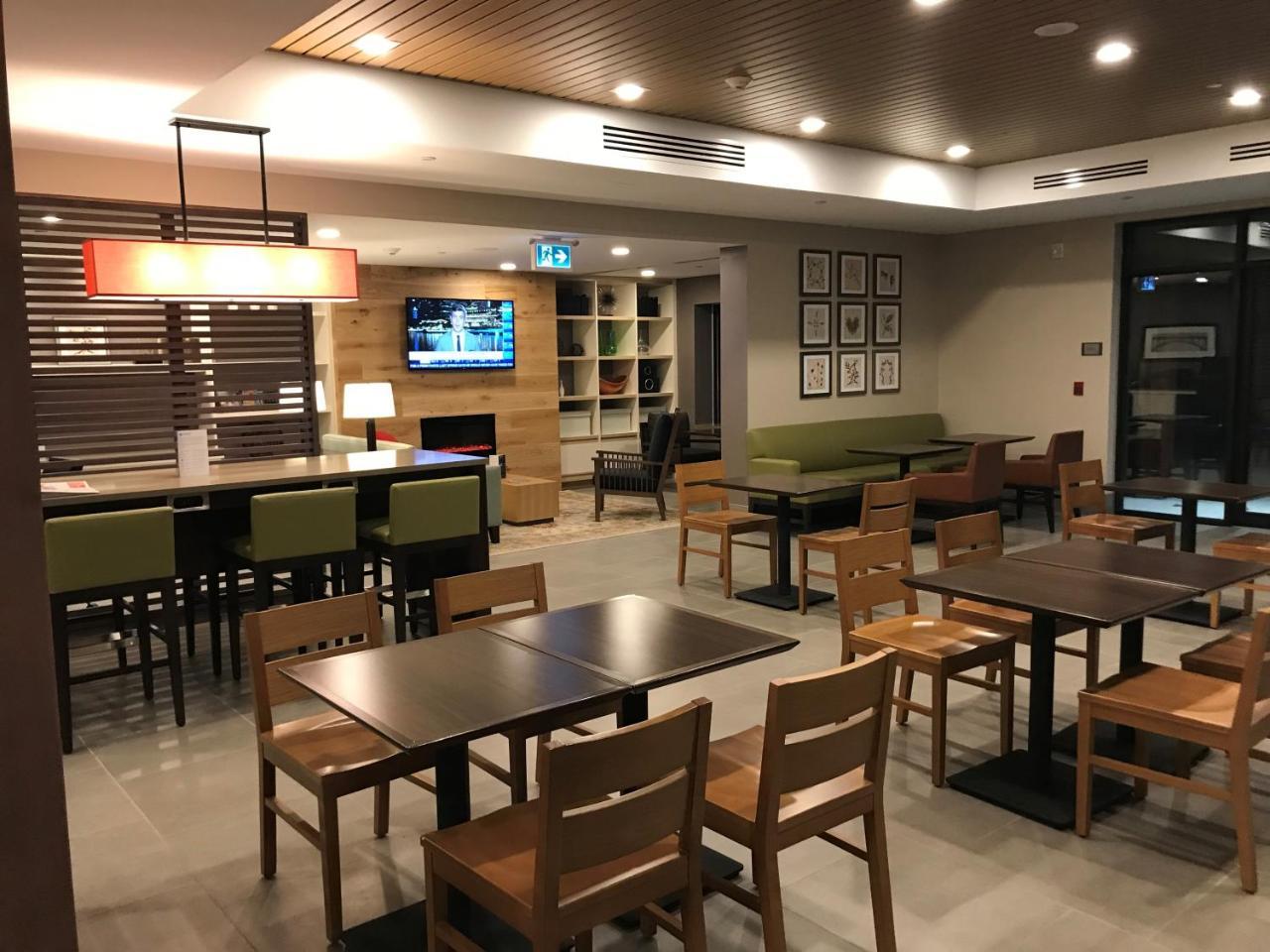 Country Inn & Suites By Radisson, Belleville, On Экстерьер фото